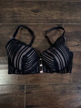 Victoria's Secret Lightly Lined Plunge Bra 34DD